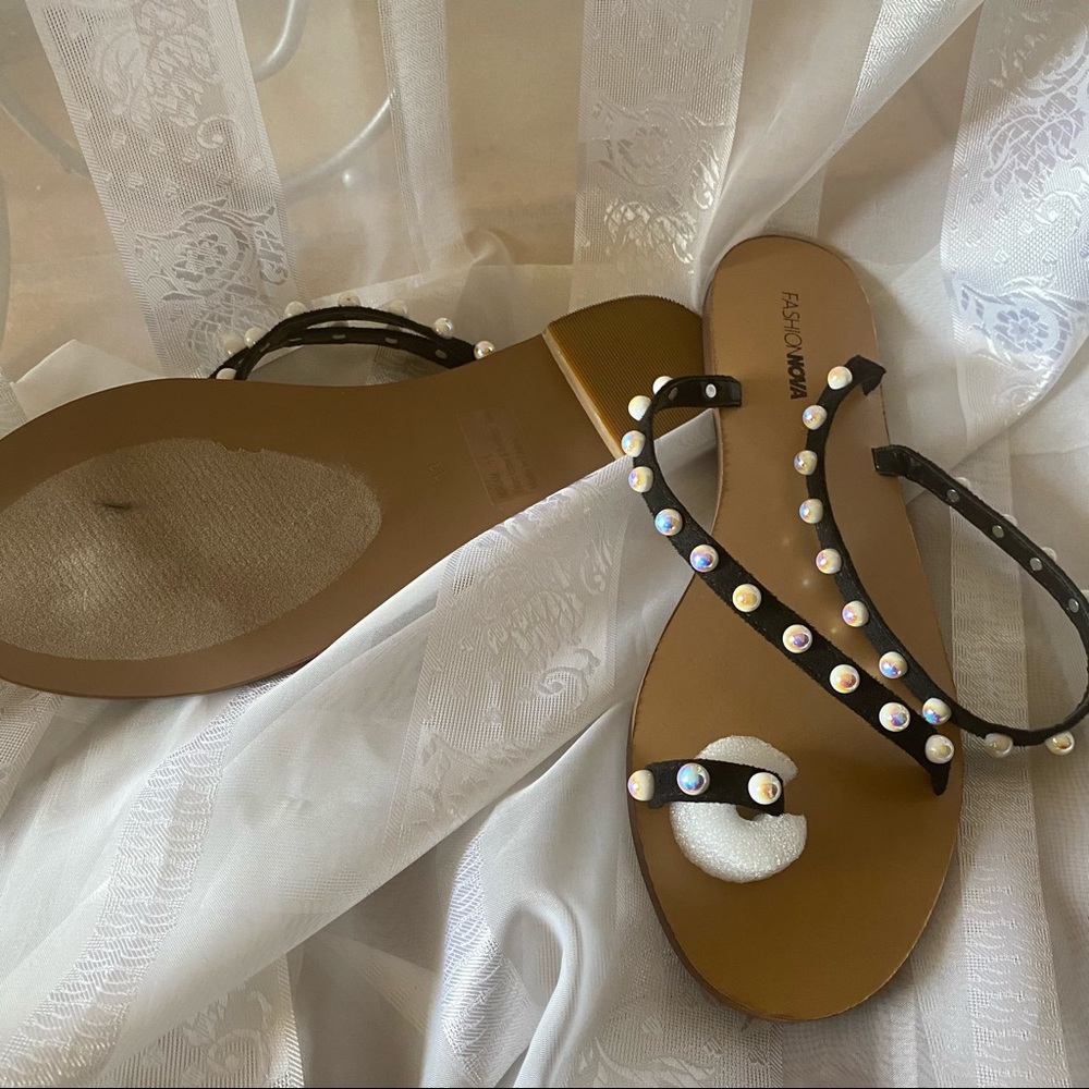 🖤🦋 FASHION NOVA SANDALS - Picture 6 of 6